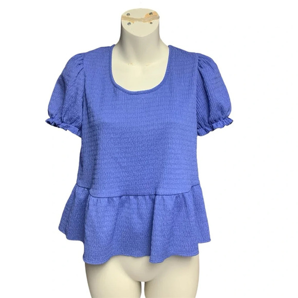 IN San Francisco Tops - IN San Francisco periwinkle top size small lots of stretch cute tie in back
